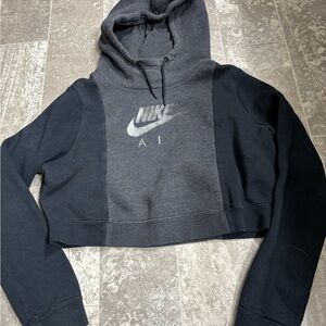 Nike Women's Black and Gray Cropped Sweater